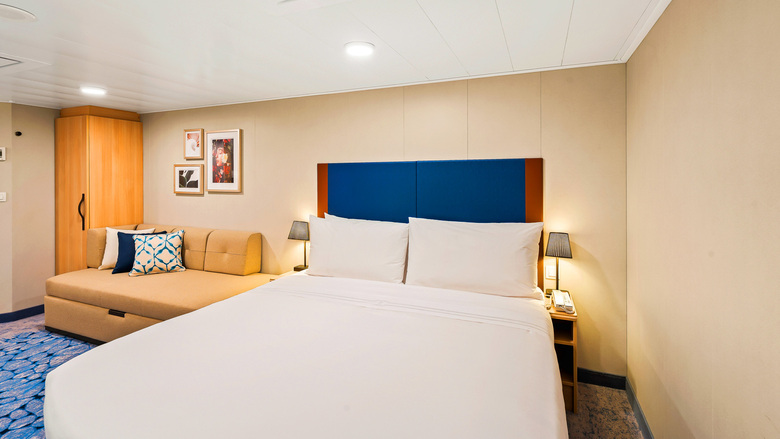 Spacious Interior: (1R) - 3 or 4 guests